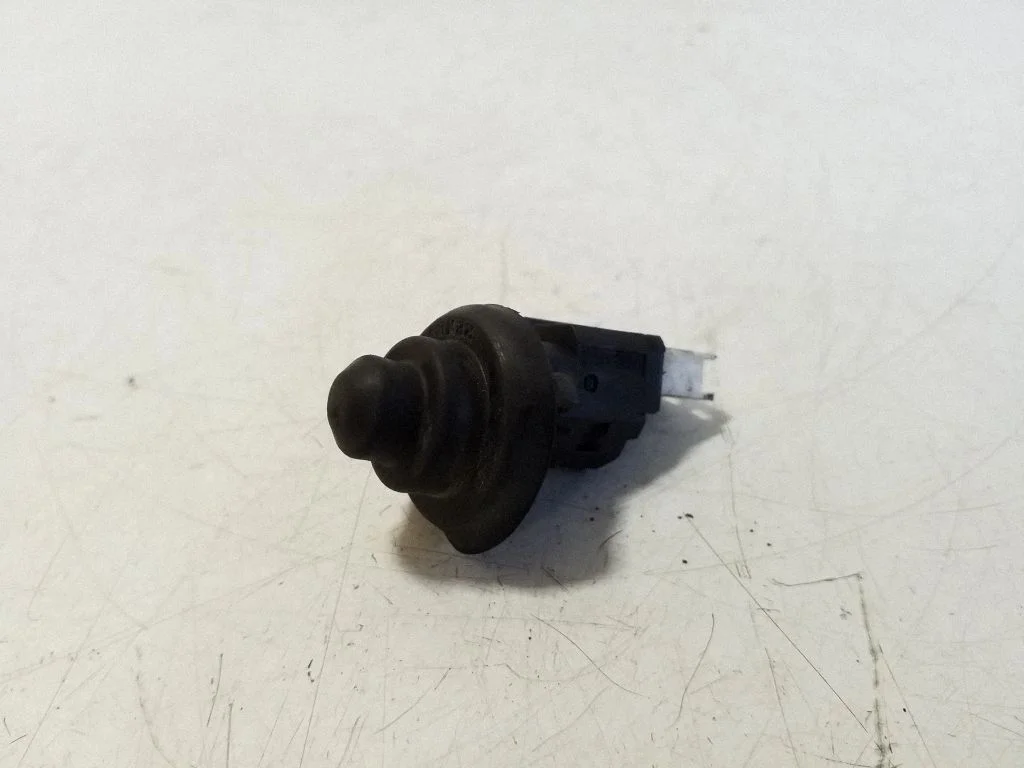 Front door sensor coupe 7700831090 – Renault Megane I (1995-2002)