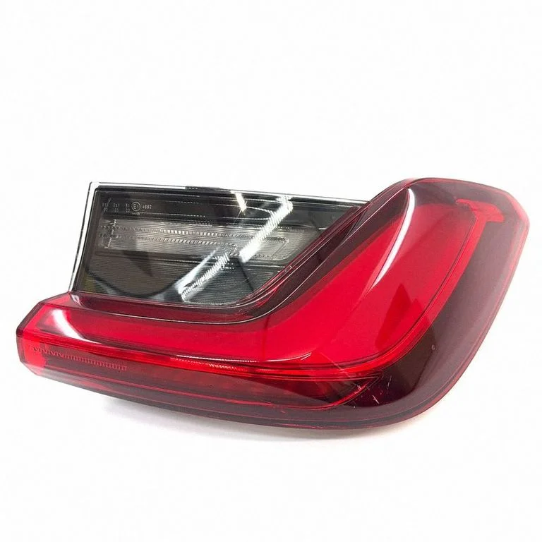 Lampa tylna w błotniku H4744275808