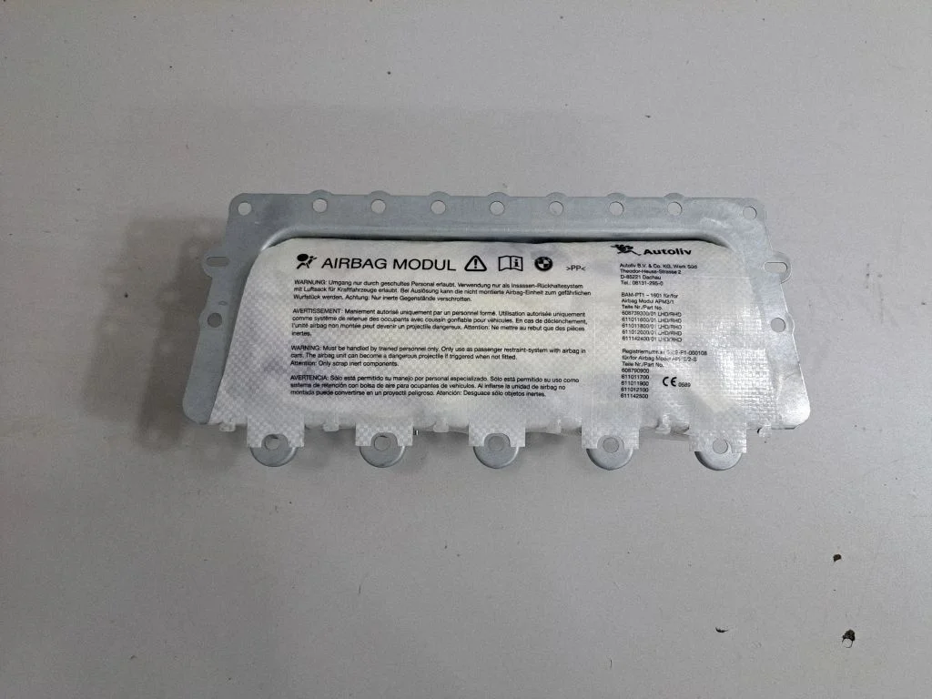 Kõrvalistuja turvapadi 9147023