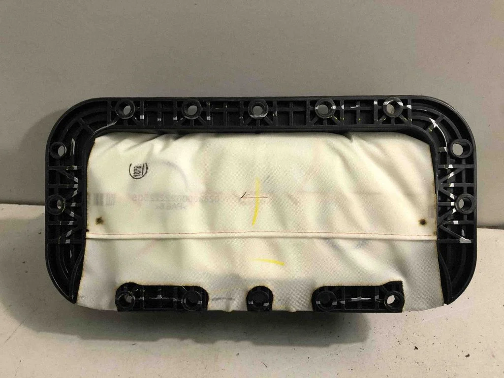 Kõrvalistuja turvapadi – BMW X6 G06 (2019-)