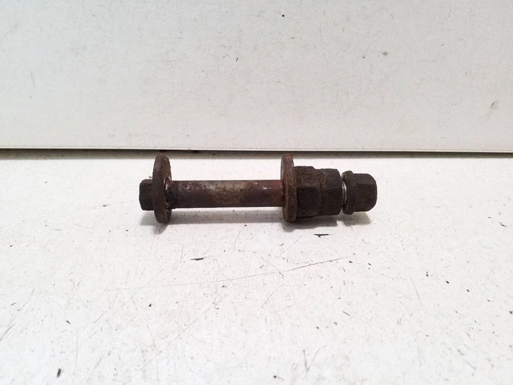 Rear suspension camber bolt