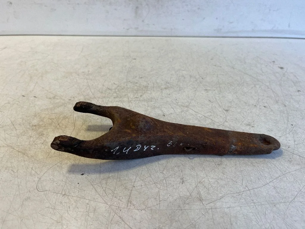 Clutch release arm fork – Toyota Yaris (2006-2011)