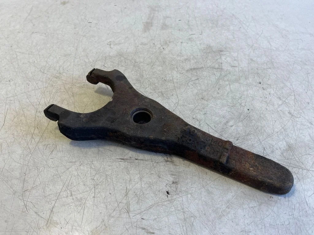 Clutch release arm fork 4020140