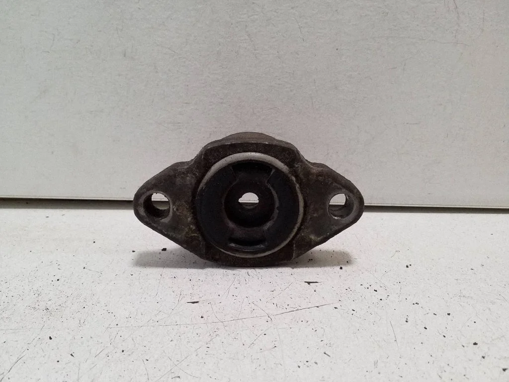 Front shock absorber mounting bracket A2933260000