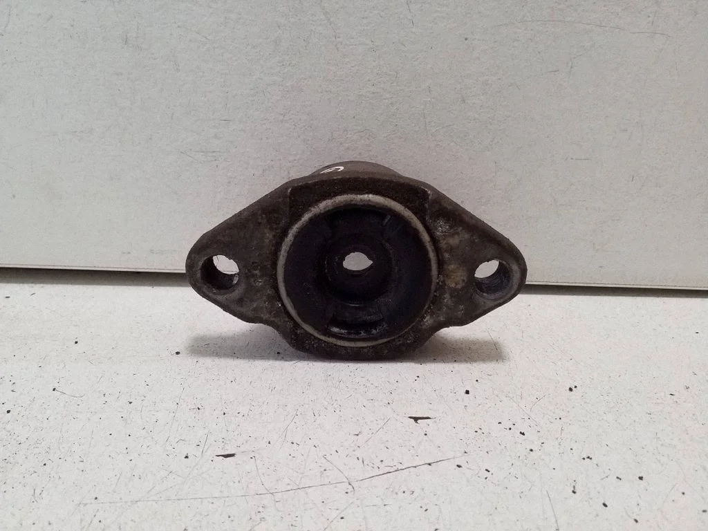 Front shock absorber mounting bracket A2933260000
