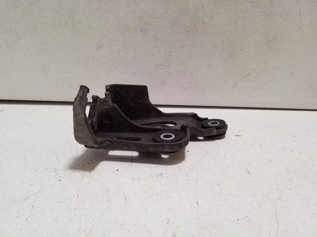 Gear shift cable bracket