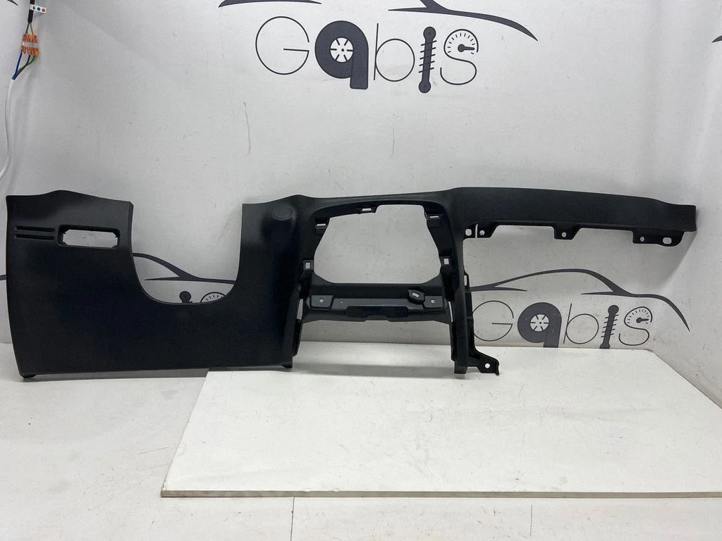 Dashboard lower bottom trim panel 32234871 – Volvo C40 (2021-)