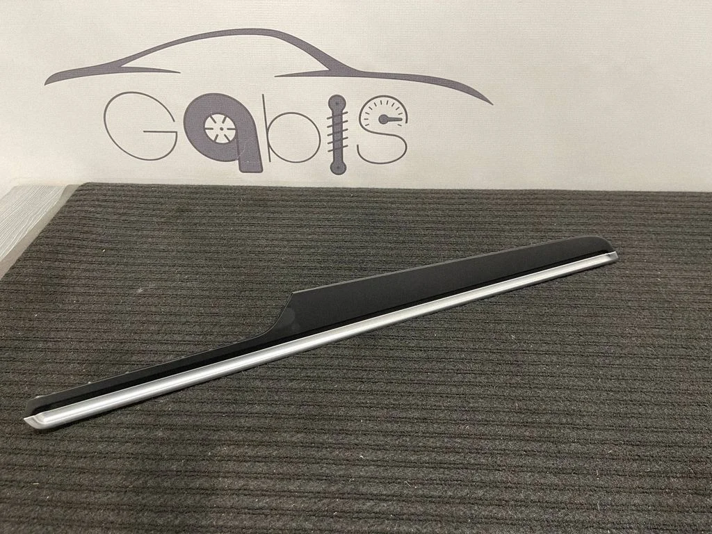 Other front door trim element 95B867409