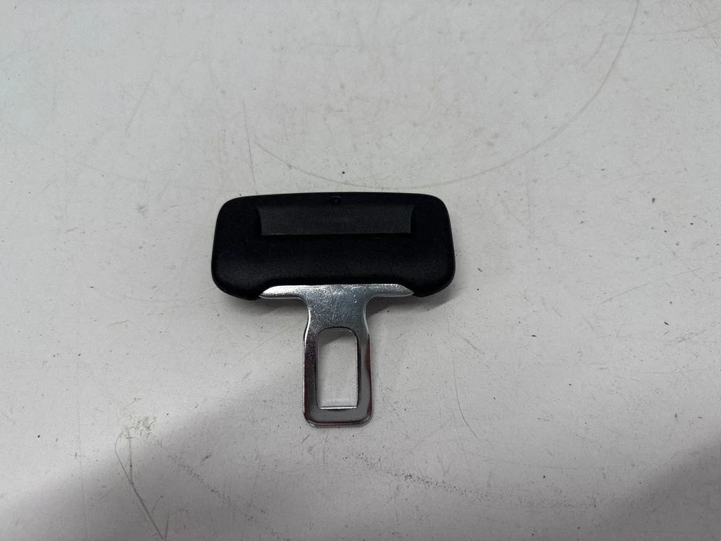 Rear seatbelt buckle A2538601100