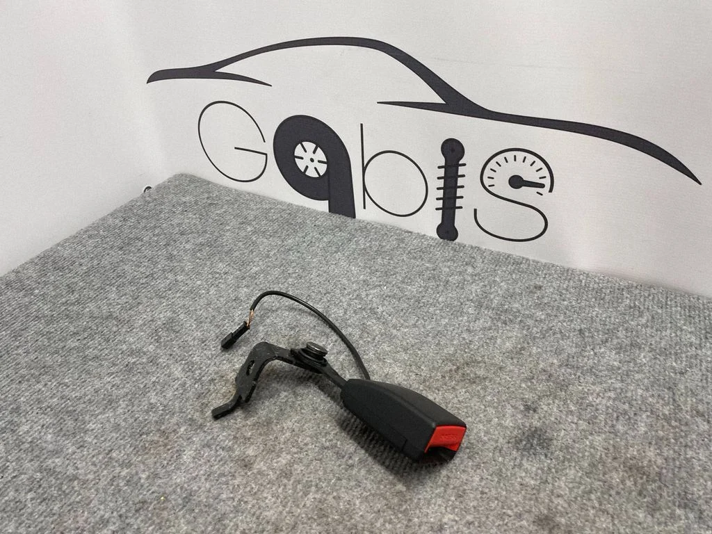 Rear seatbelt buckle 7395075