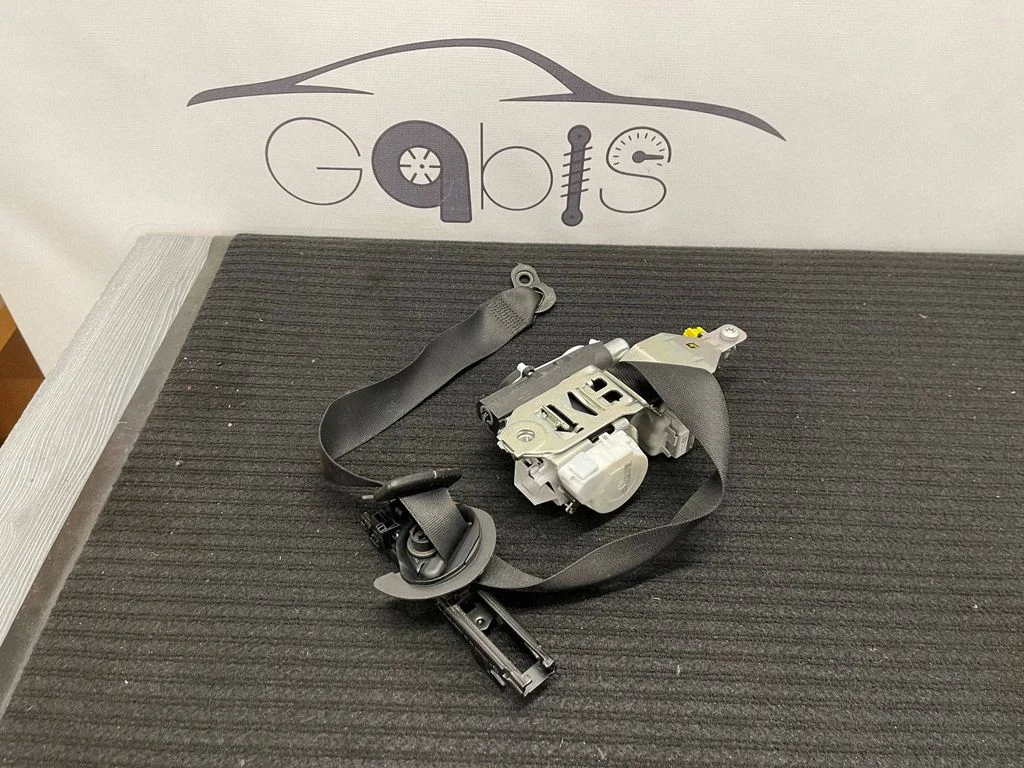 Front seatbelt A1668600088