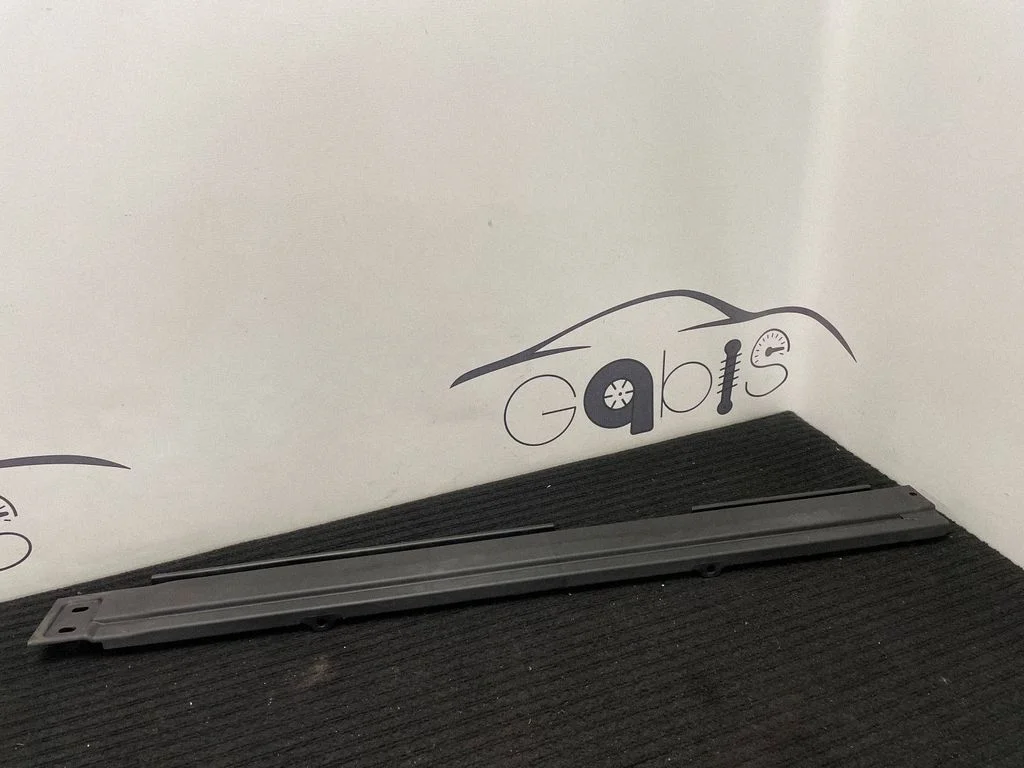 Cita bagāžnieka apdares detaļa A1666841131