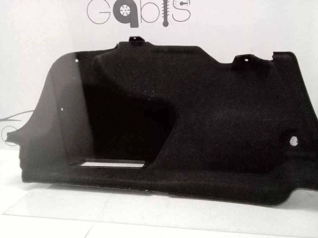 Trunk/boot side trim panel 7438299
