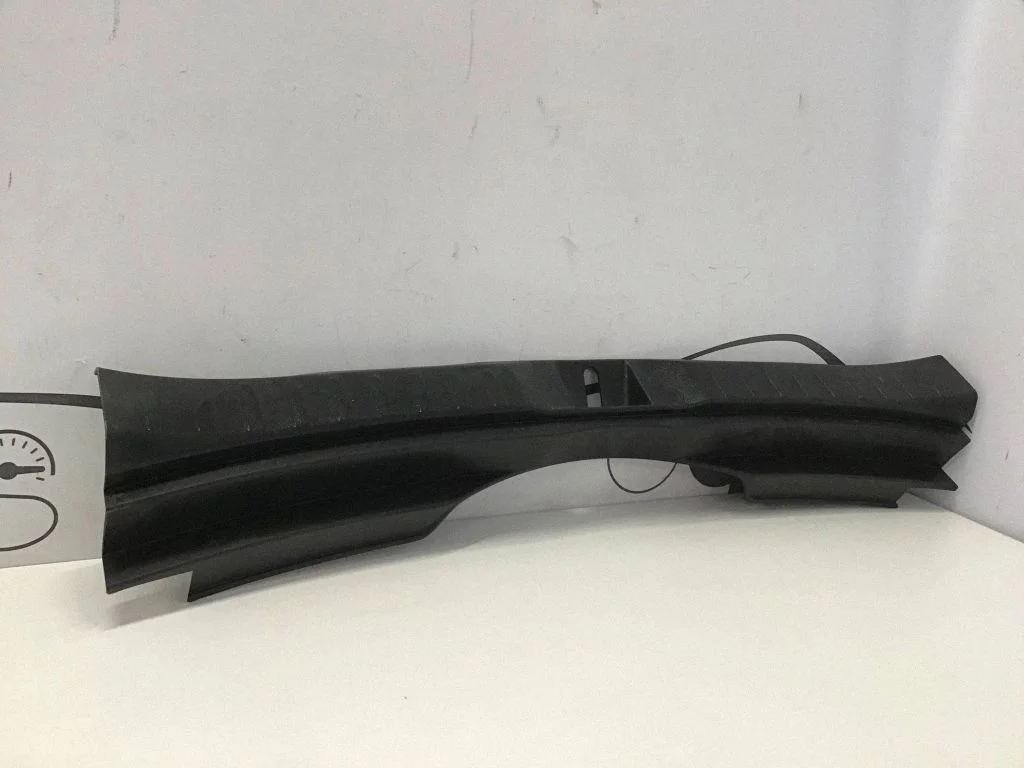 Pagasiruumi läve kaitseviimistlus – Toyota RAV 4 (XA50) (2018-)