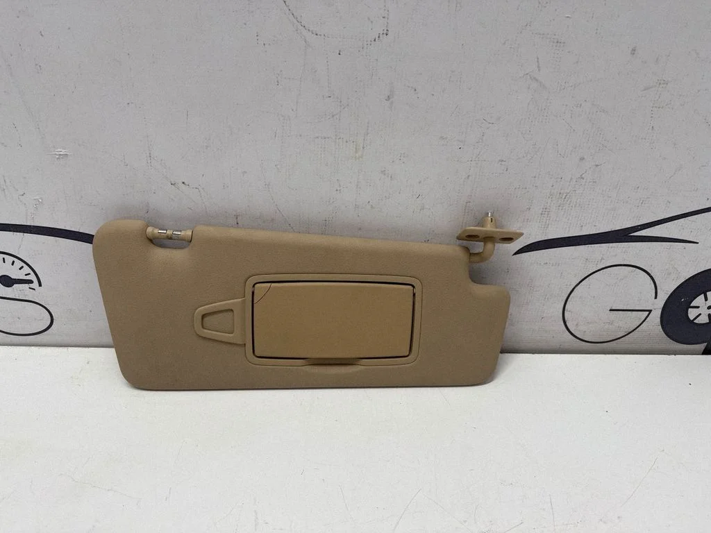 Sun visor – right