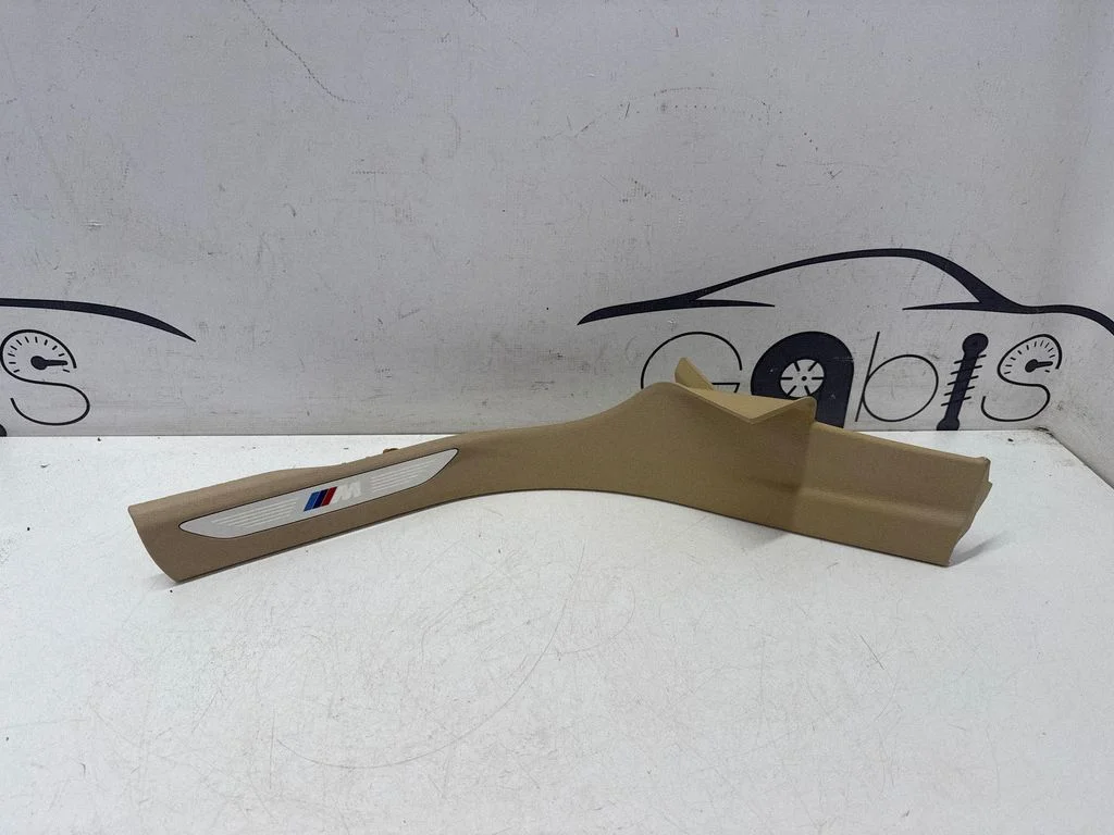 Rear sill trim cover 7284577