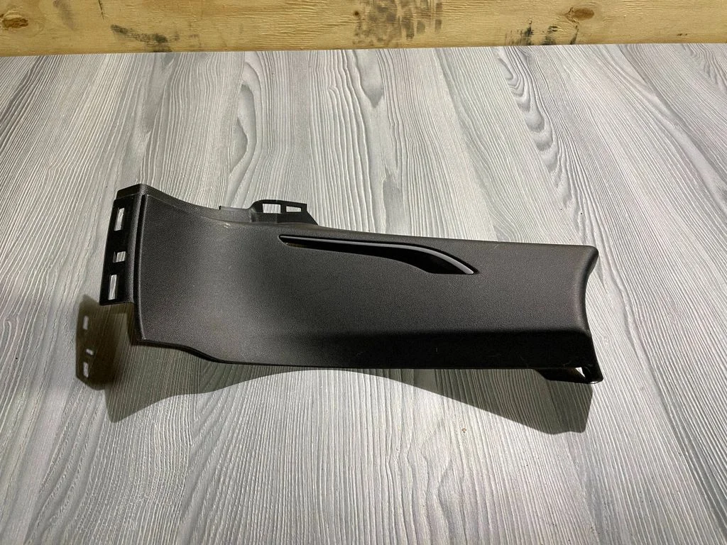 (C) pillar trim 102473000C – Tesla Model S (2012-)