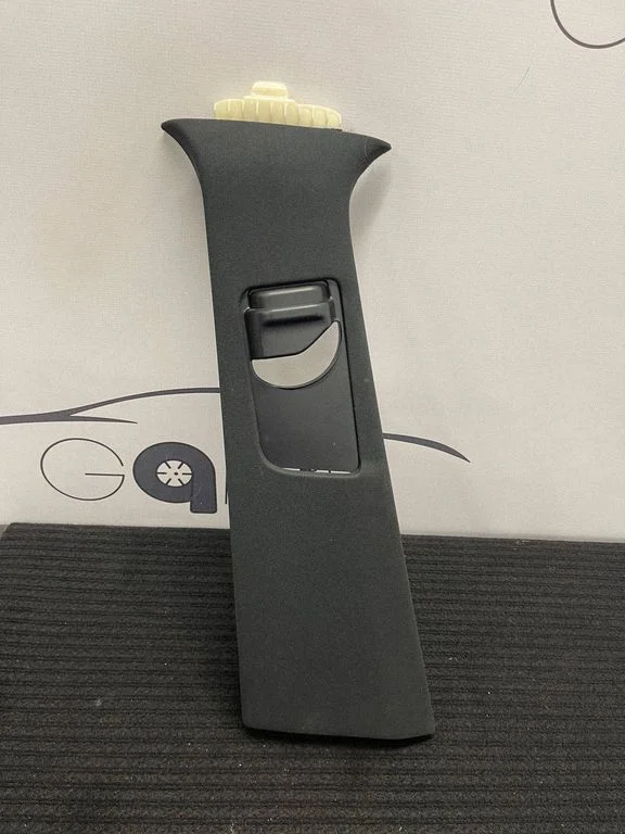 (B) pillar trim (top) – Mercedes-Benz GLS-Class X166 (2015-2019)