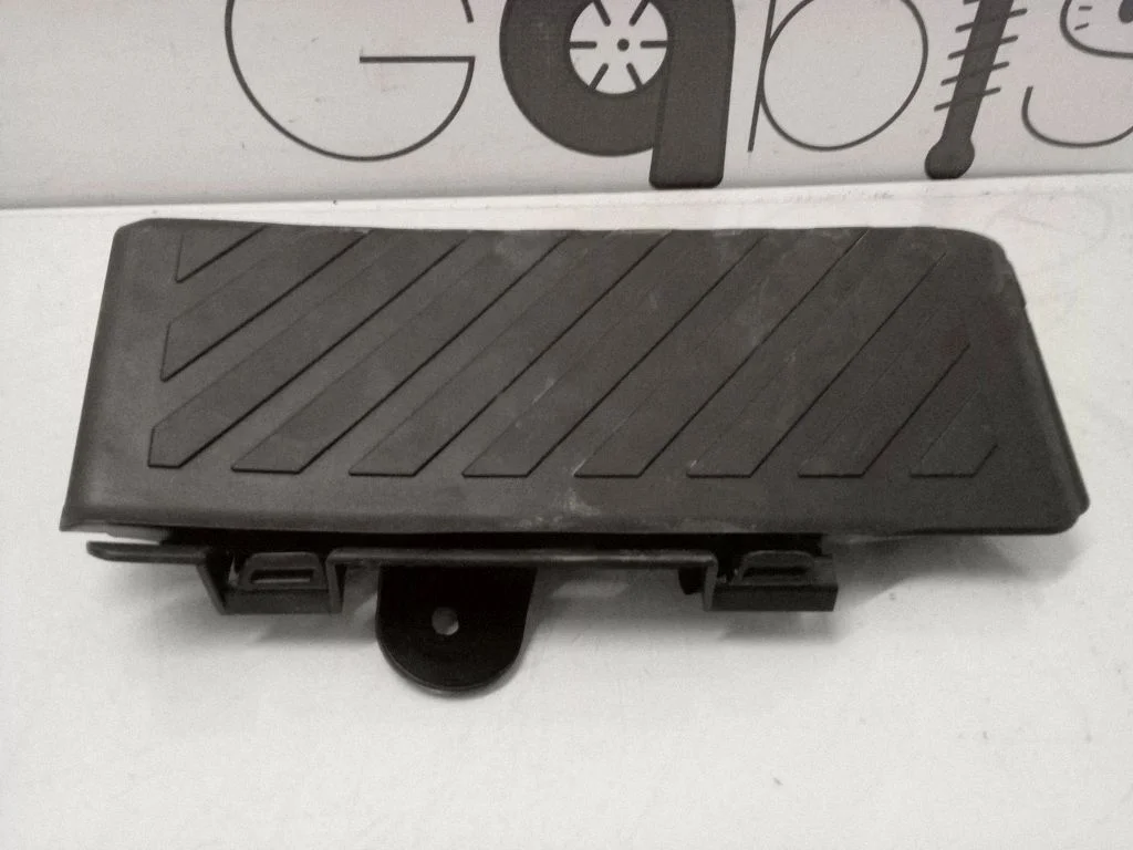 Foot area side trim – Volkswagen Tiguan Allspace (2017-)