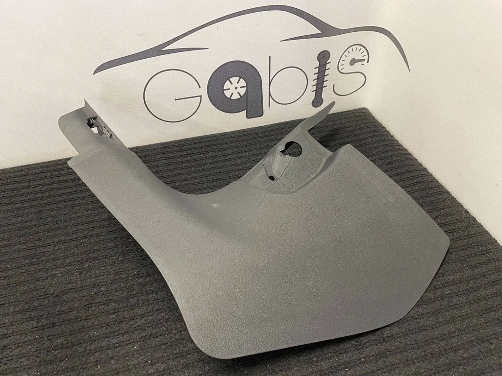 Front sill trim cover 8W6867271B