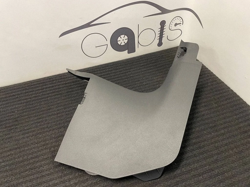 Front sill trim cover 8W6867272B