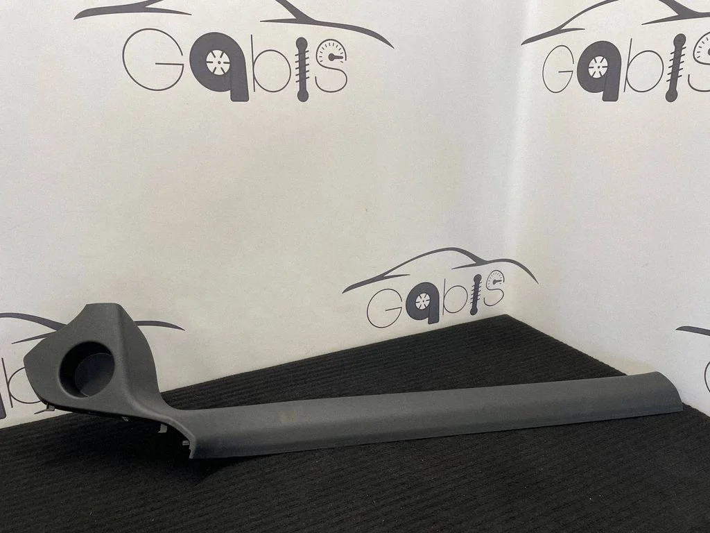 Front sill trim cover 8W6853906B
