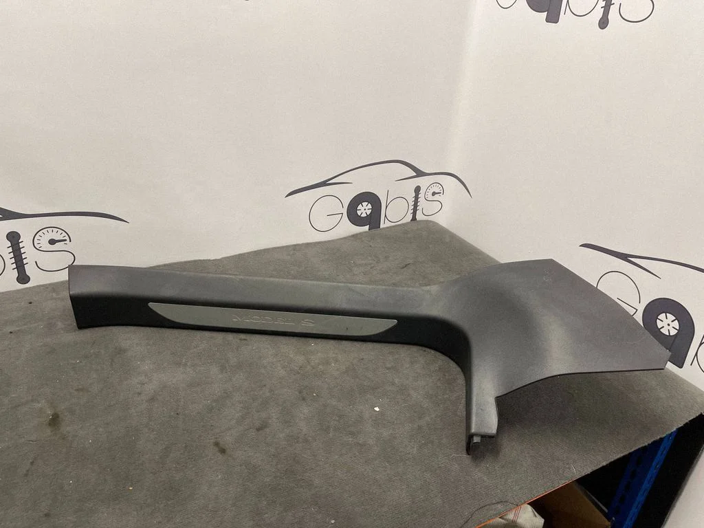 Front sill trim cover 103039100 – Tesla Model S (2012-)