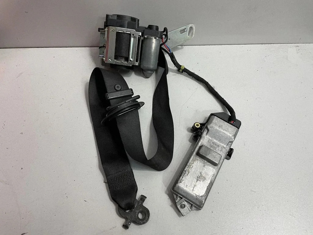Front seatbelt – BMW 7 Series F01 F02 F03 F04 (2008-2016)