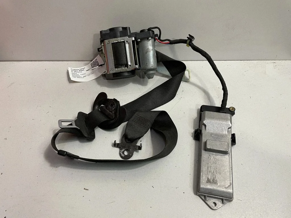 Front seatbelt – BMW 7 Series F01 F02 F03 F04 (2008-2016)