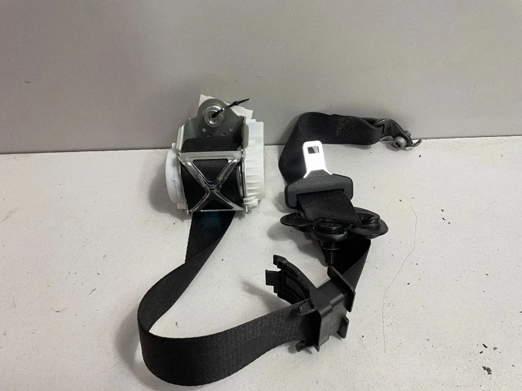 Front seatbelt – BMW 3 Series F30 F35 F31 (2012-2018)