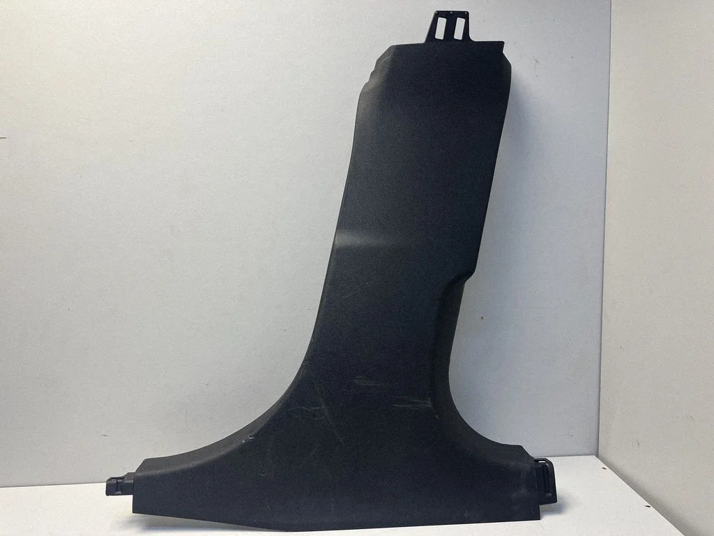 (B) pillar trim (top) 7490760