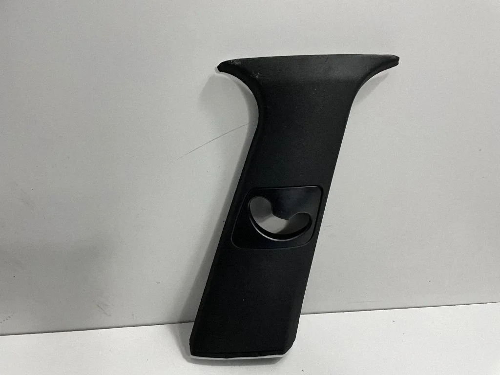 (B) statņa apdare (augšējā) – BMW X5 E70 (2006-2013)