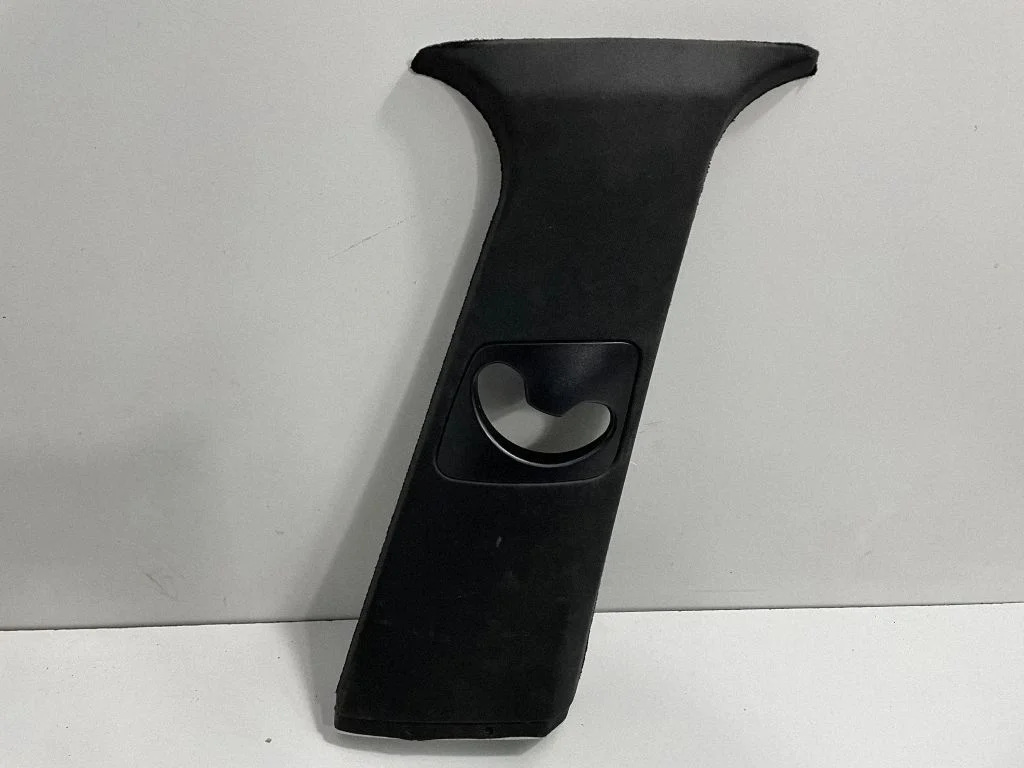 (B) statņa apdare (augšējā) – BMW X5 E70 (2006-2013)