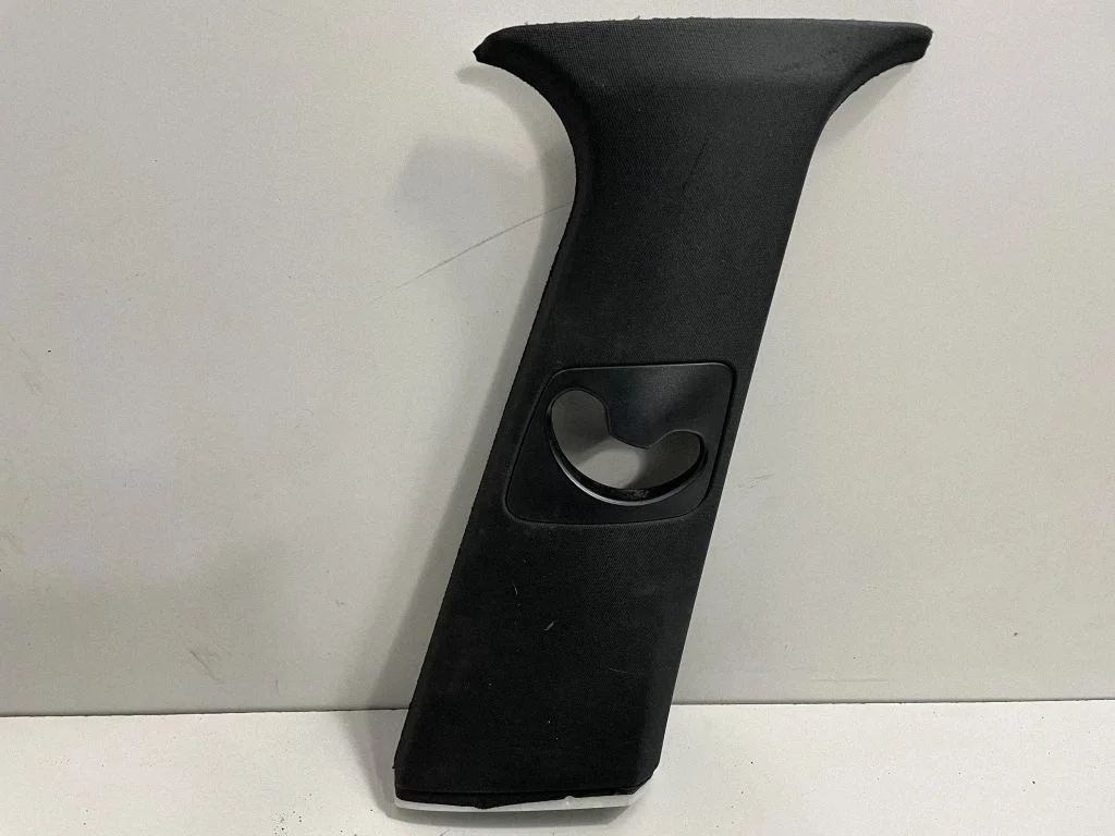 (B) statņa apdare (augšējā) – BMW X5 E70 (2006-2013)