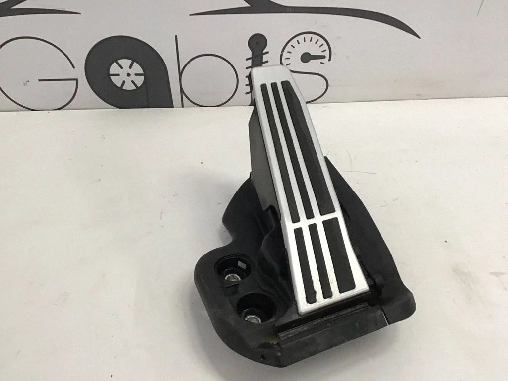 Accelerator throttle pedal – Lexus RX 450H (2016-)