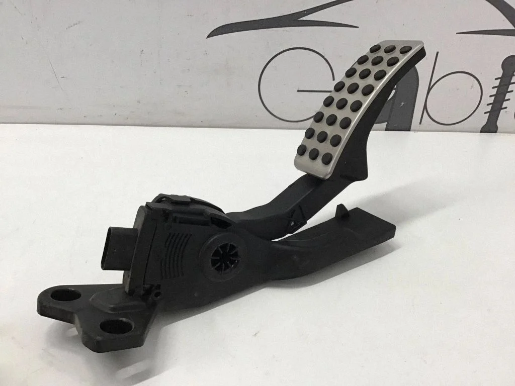 Accelerator throttle pedal – Mercedes-Benz GLS-Class X166 (2015-2019)