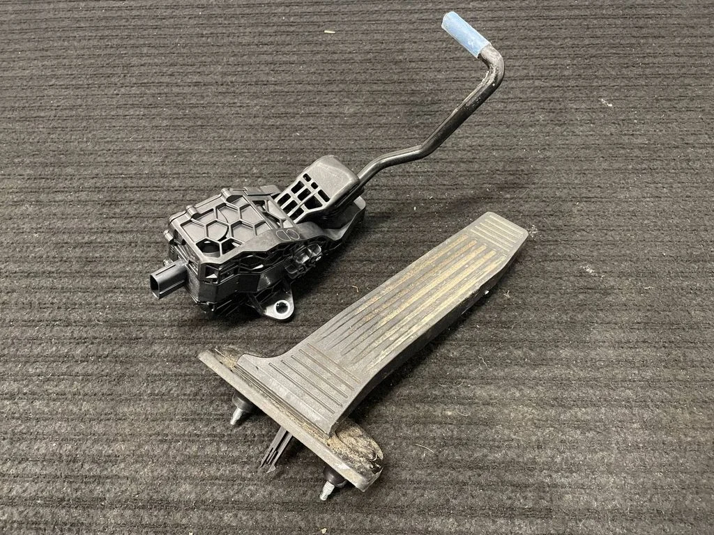 Accelerator throttle pedal 7811033141