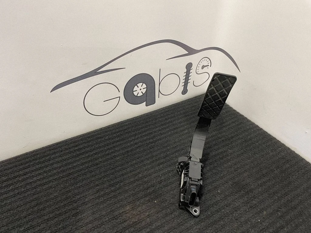Accelerator throttle pedal 8W1723523