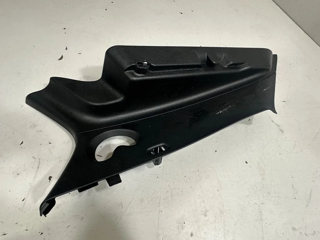 (C) pillar trim 7429983