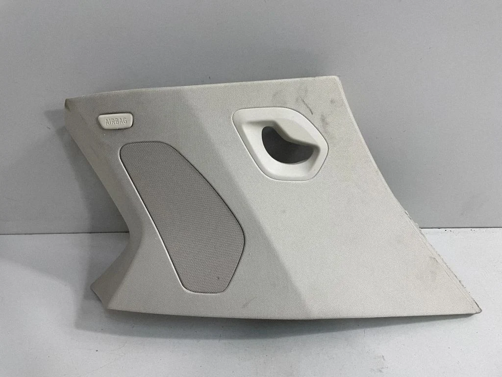 (C) pillar trim – BMW X7 G07 (2018-)