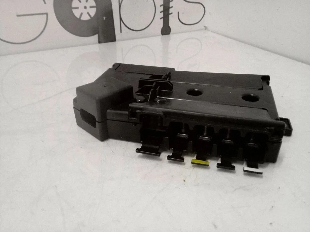 Drošinātāju bloks A2135402496