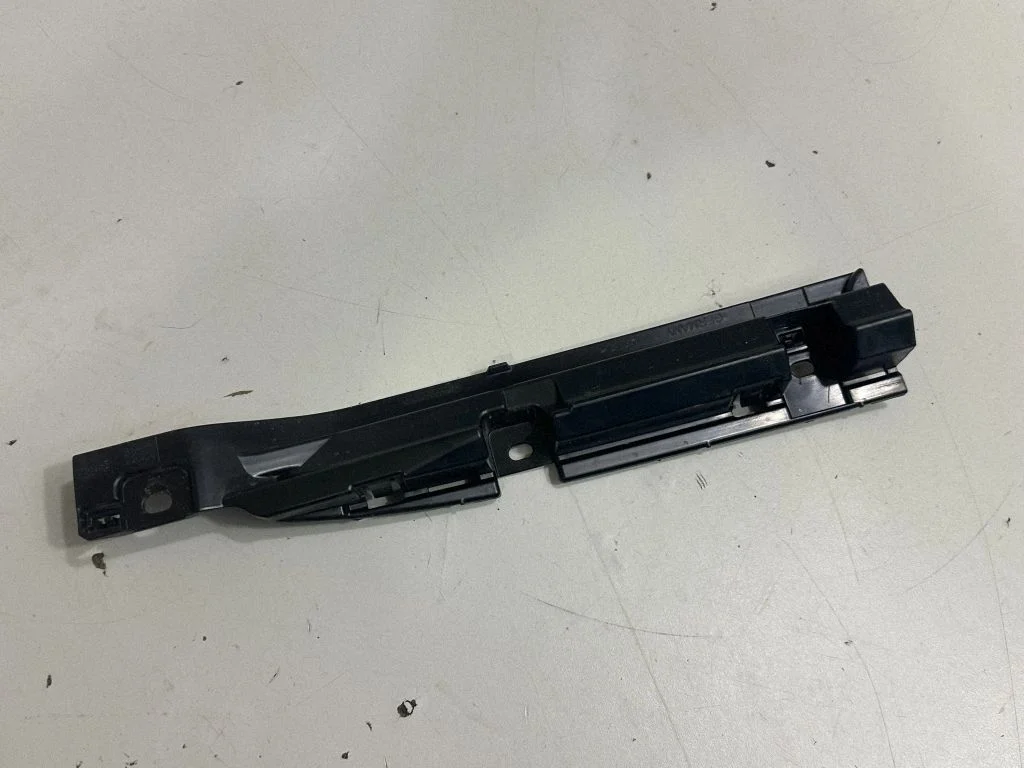 Rear sill trim cover 8737089