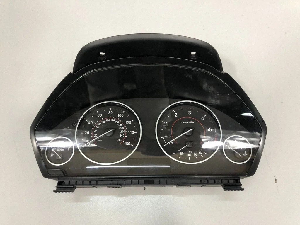 Spidometrs (instrumentu panelis) – BMW 3. sērija F30 F35 F31 (2012-2018)