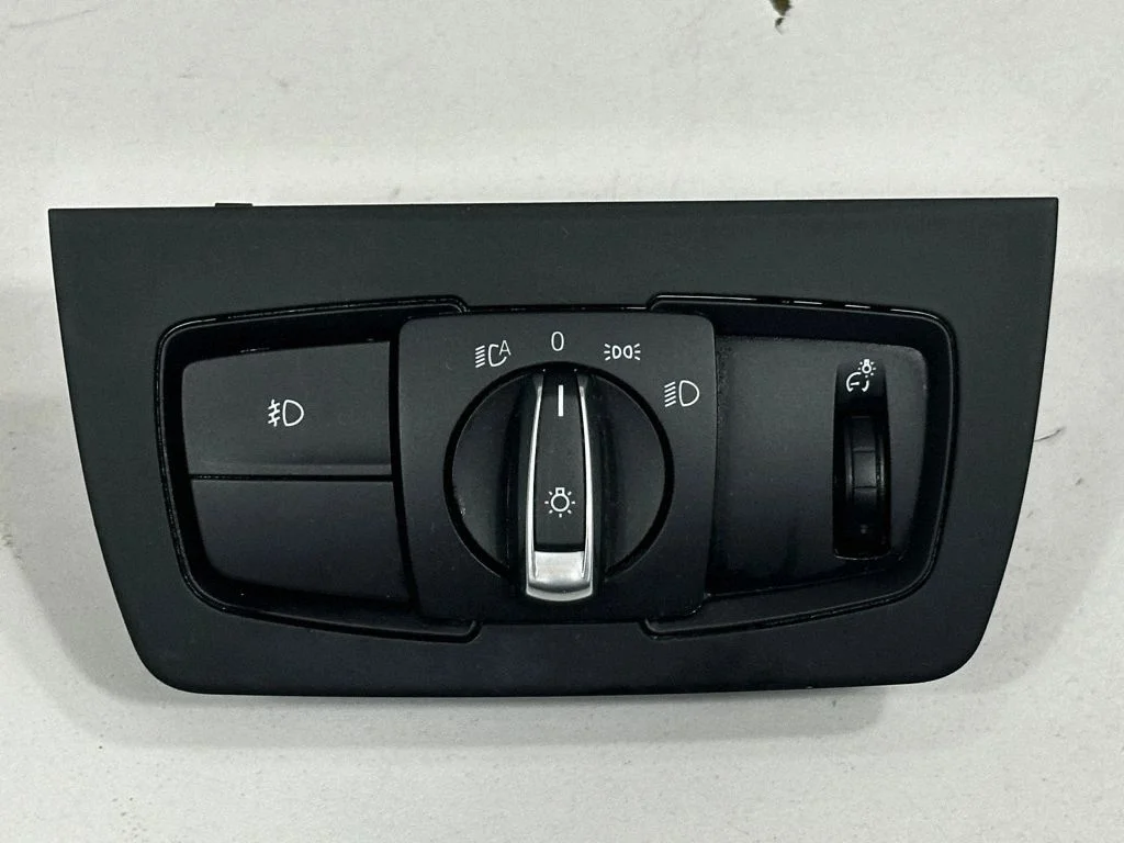Light switch 9218531