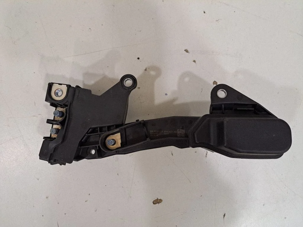 Vooluregulaatori relee – BMW 3-seeria G20 G21 (2019-)