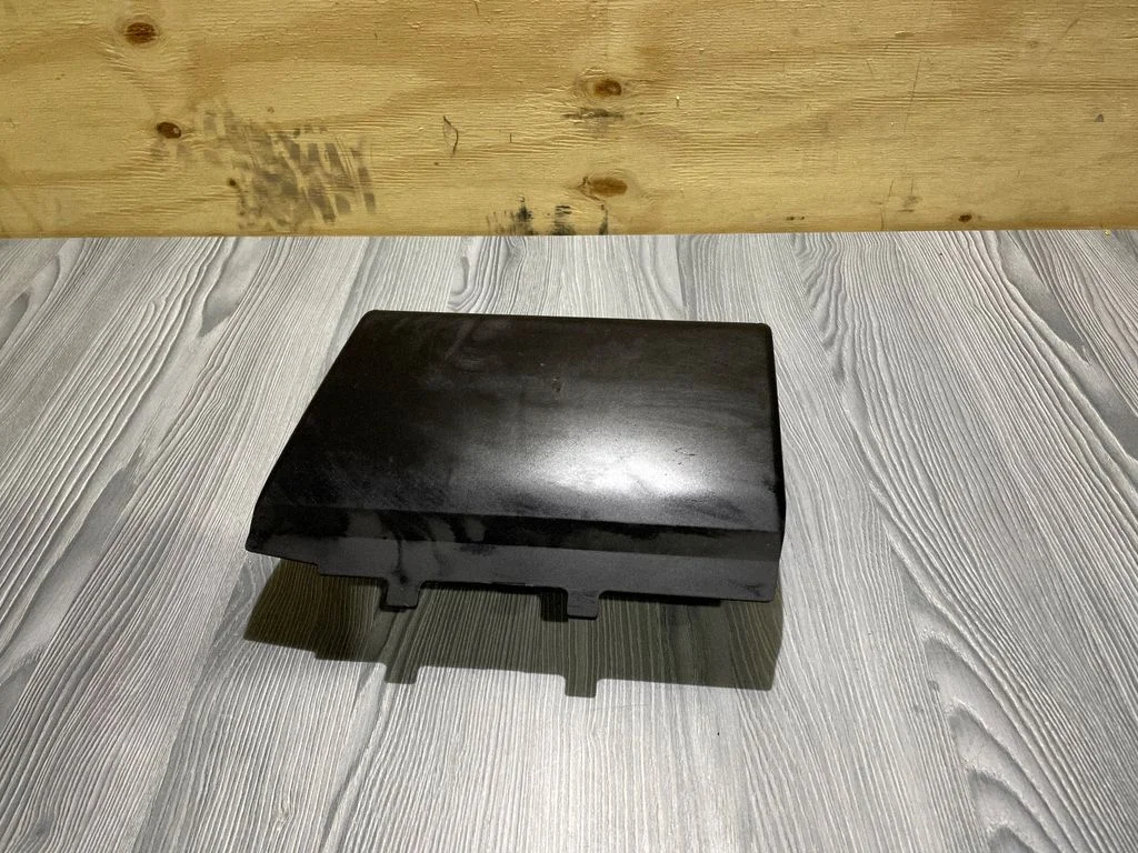 Other interior part 104505700B – Tesla Model S (2012-)