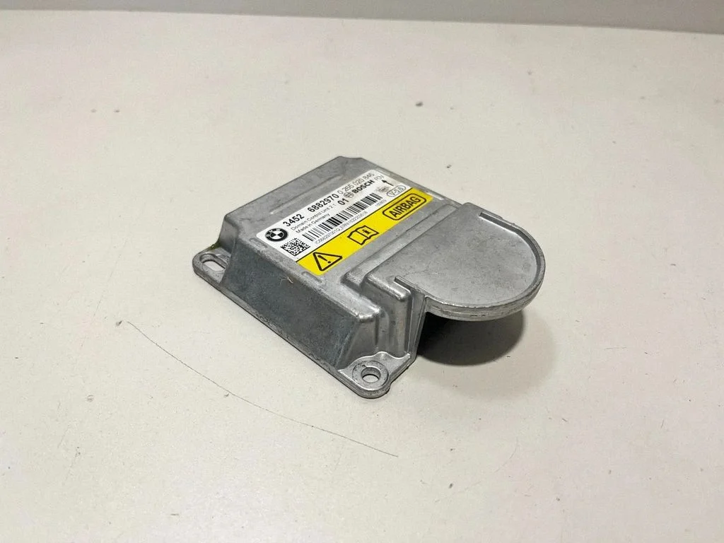 Drošības spilvenu vadības bloks 6882970