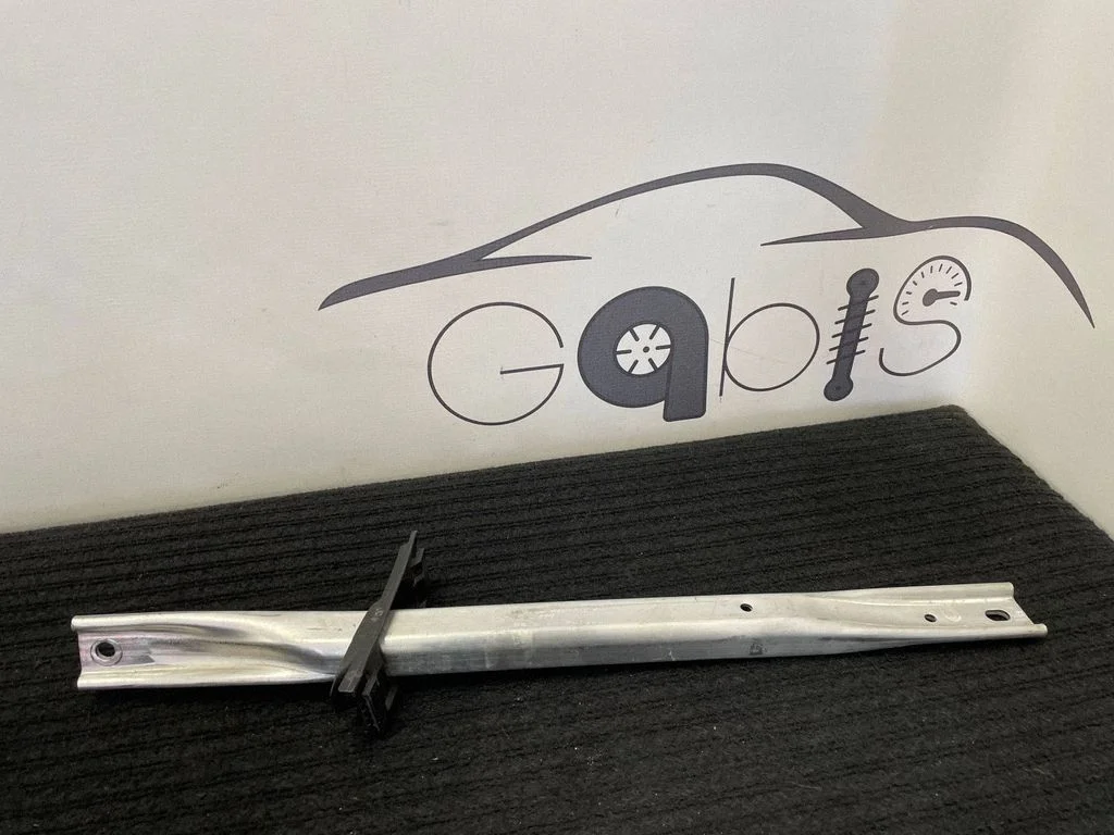 Kita variklio skyriaus detalė