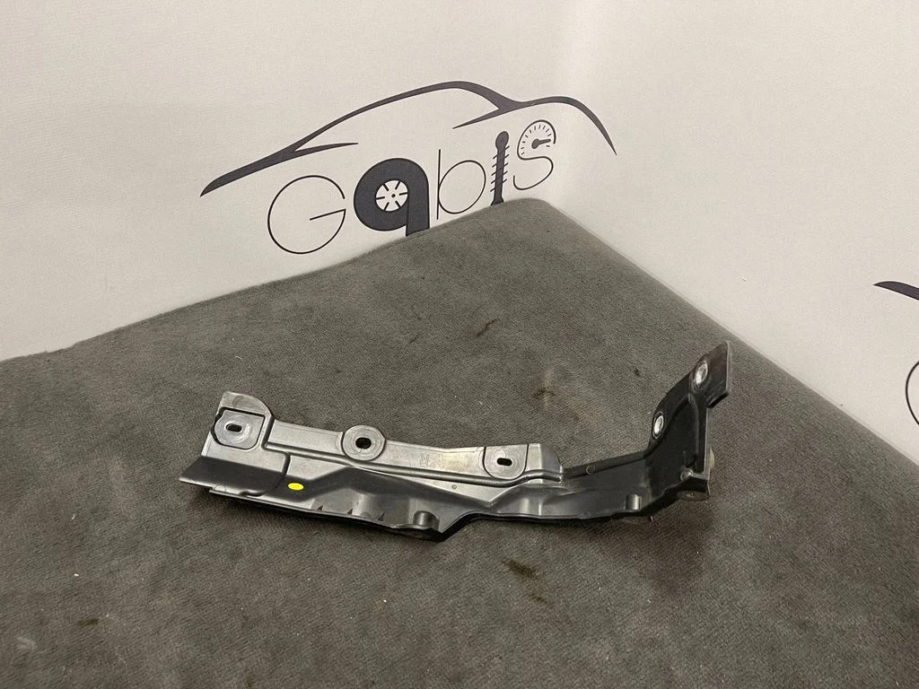 Kita variklio skyriaus detalė
