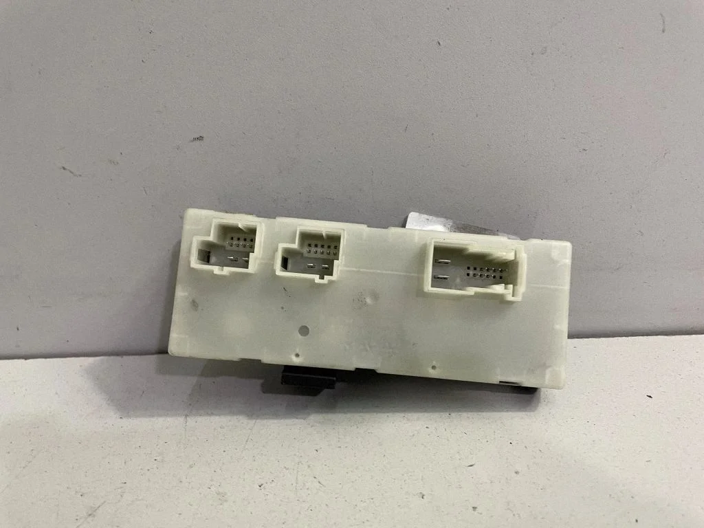 Bagāžnieka vāka vadības bloks – BMW Series 8 M8 F91 F92 G14 G15 (2019-)